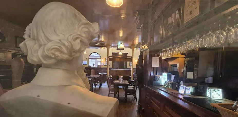 Dickens’ Hidden City: Trials, Tales and Taverns Walking Tour