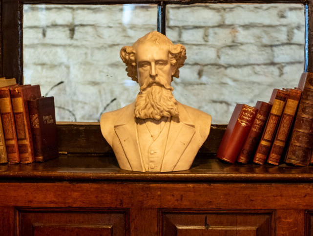 Dickens’ Hidden City: Trials, Tales and Taverns Walking Tour